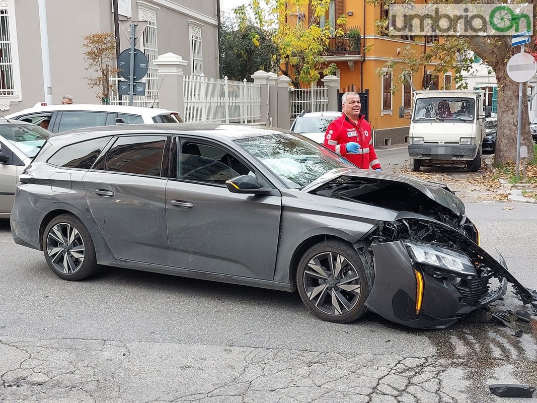 Terni: ancora un incidente all’incrocio Brenta-Piave. Tre auto coinvolte, un ferito