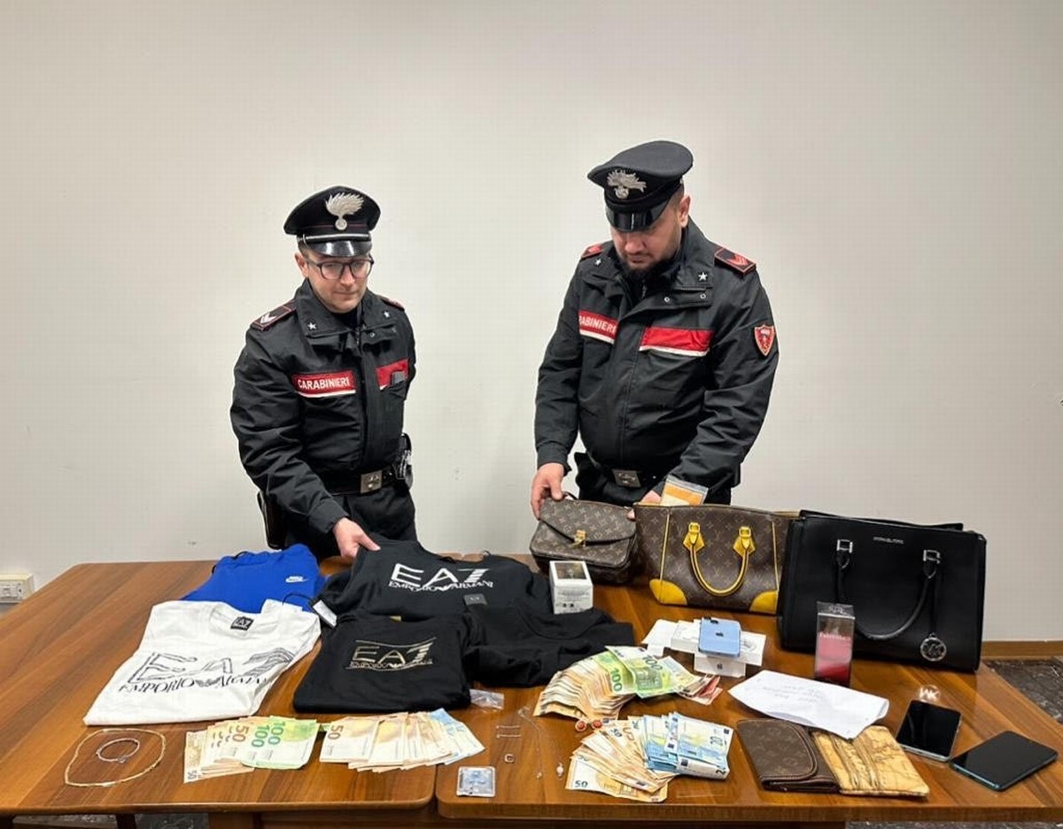 Alto Tevere: auto piena di refurtiva, presi due presunti ladri dai carabinieri
