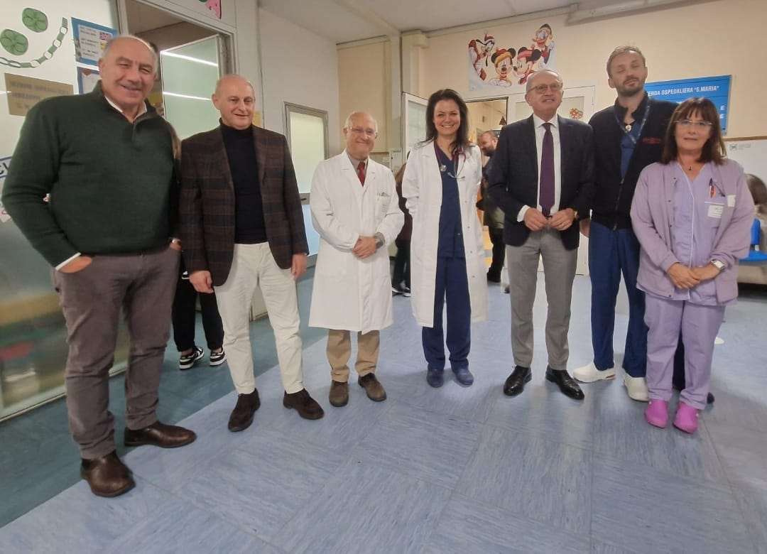 Ospedale di Terni: sorrisi in pediatria grazie al mondo del canottaggio italiano