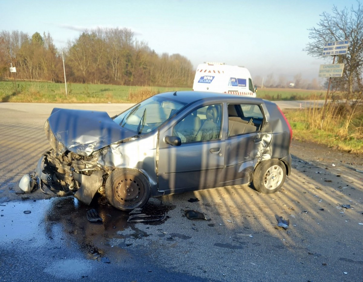 Campore-Confini: ancora un incidente al noto incrocio fra Terni e Narni Scalo