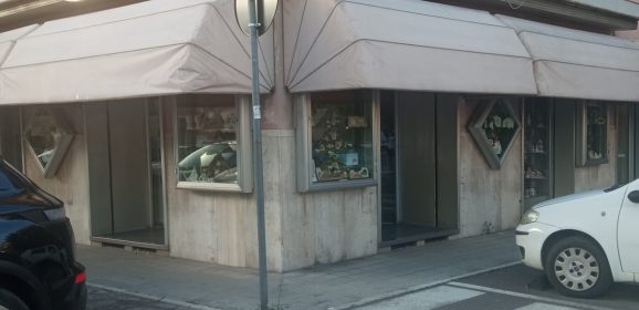 Terni: ‘Cigno bomboniere’ compie 47 anni. «Crederci sempre»