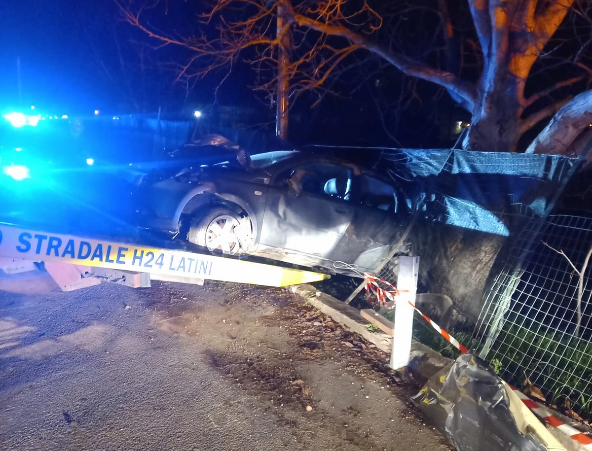 Terni: abbatte il guardrail e finisce fuori strada a Sabbione