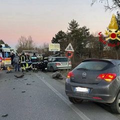 Perugia: frontale fra due auto in via Corcianese