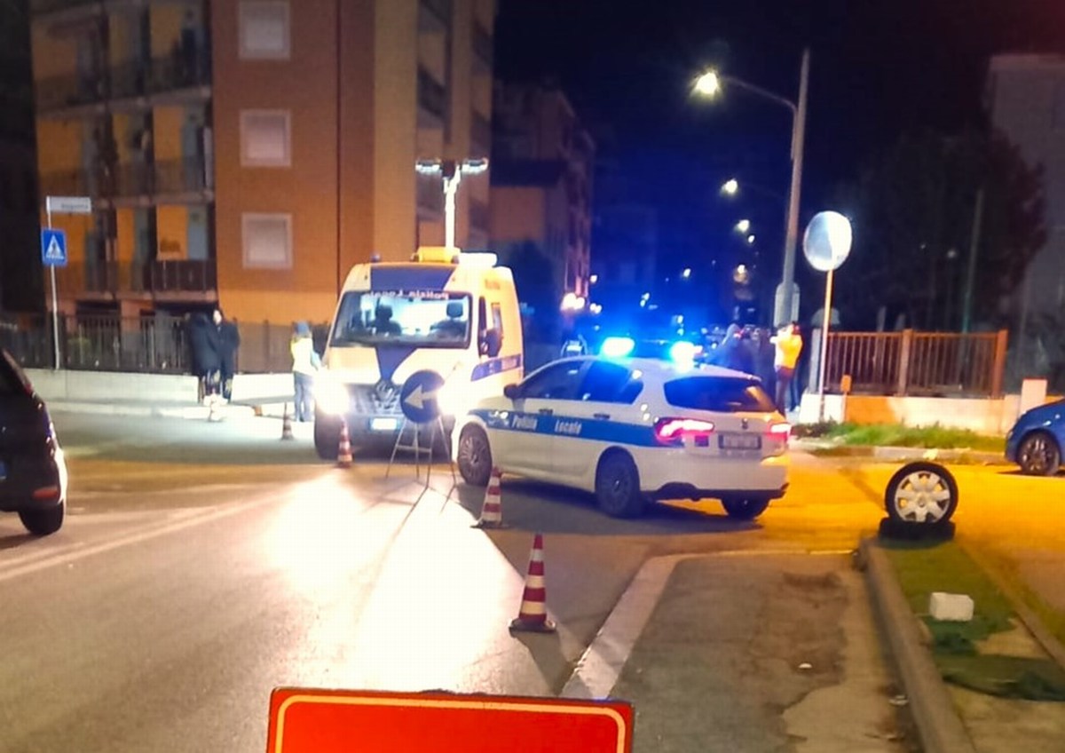 Terni: schianto di notte in via XX Settembre. Coinvolte due auto