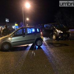 Terni, incrocio Campore-Confini: incidente con due donne ferite