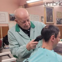 Terni: barbiere a 86 anni. Giorgio Pardi non molla