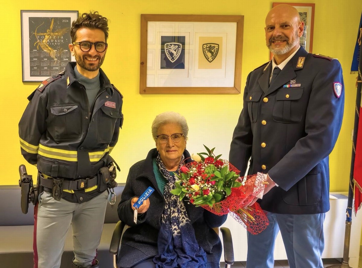 Pensionata di Fabro fa arrestare truffatrice latitante e la Stradale di Orvieto la ringrazia