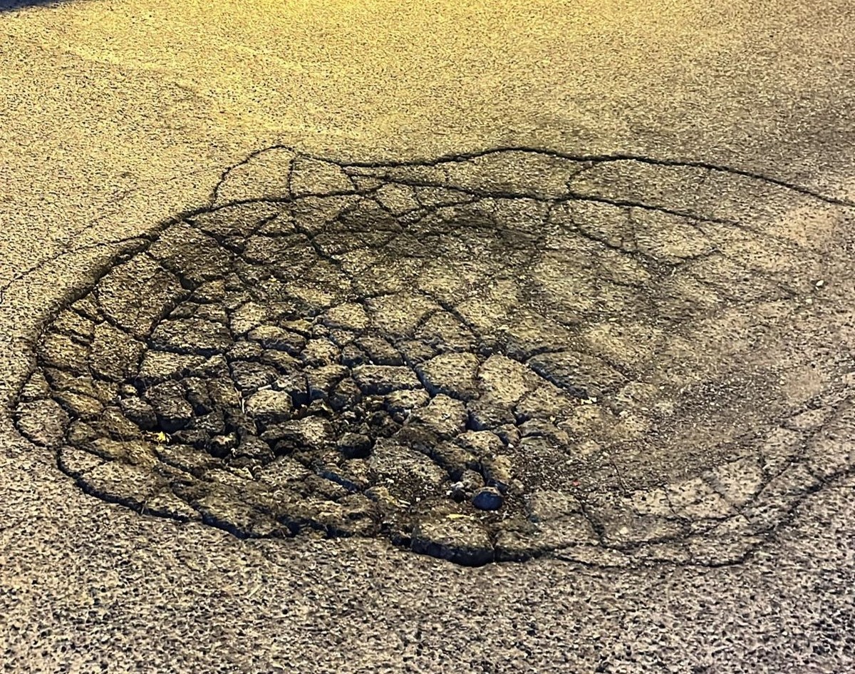 Terni, via Mazzieri: «Anche crateri sulla strada. Brutto biglietto da visita»