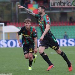 Ternana-Cosenza 1-0: eurogol Pereiro e vittoria di cuore