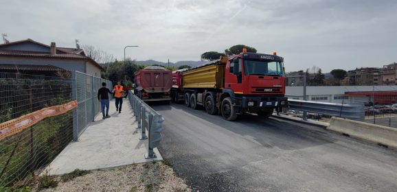 Terni, bretella via Urbinati: prove di carico del ponte e chiusura I stralcio