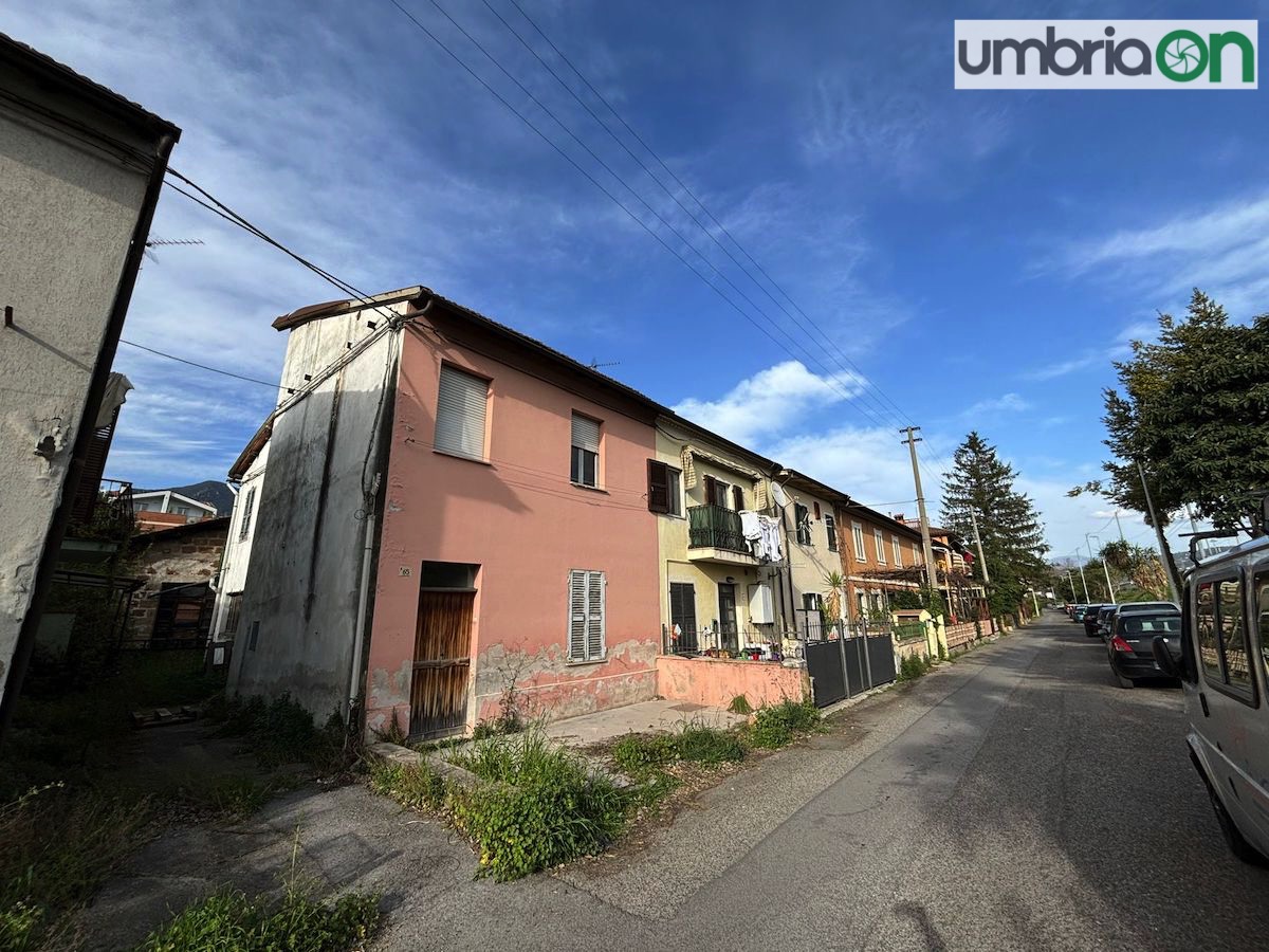 Terni, il comitato dei residenti di Zona Fiori: «Non siamo al sicuro. Comune aiutaci»