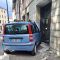 Terni: auto contro negozio in via Tre Venezie. Un ferito