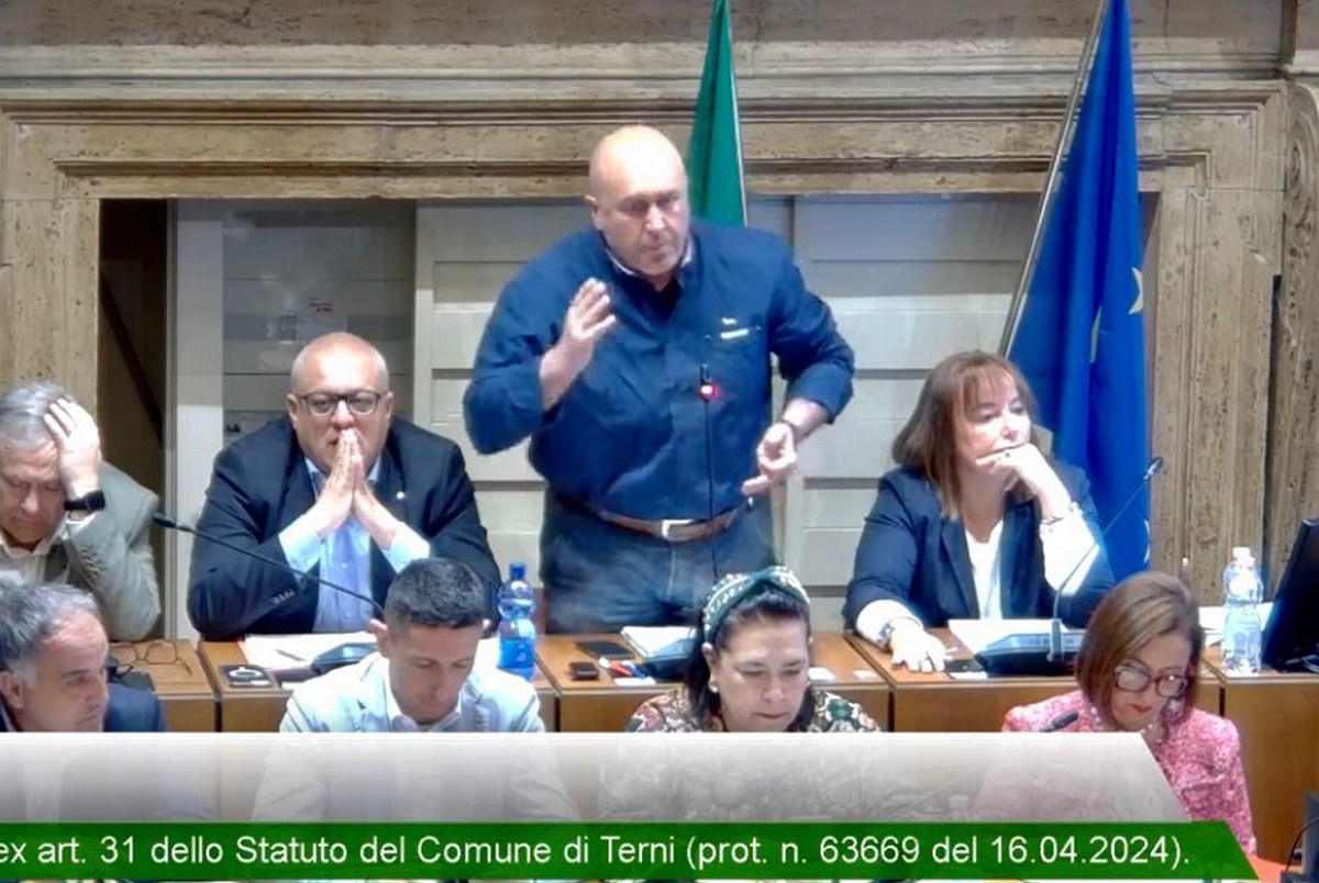 Terni: Bandecchi senza freni, insulti e sfoghi. Al centrodestra: «Siete dei miseri» – Video