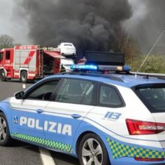 A1: brucia bisarca piena di Maserati fra Orvieto e Fabro