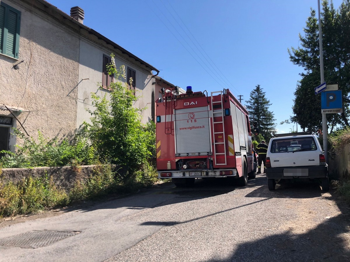Terni: incendio in zona Fiori. Scatta l’intervento