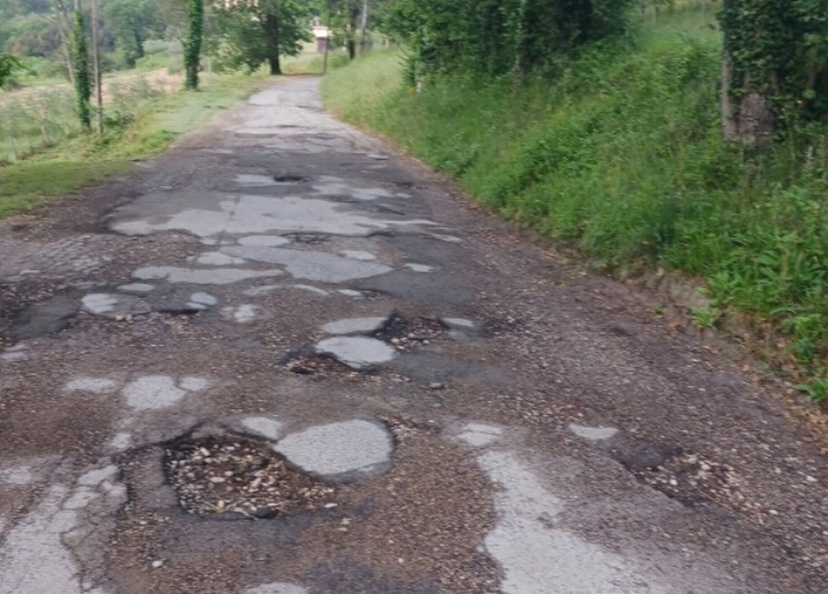 Ferentillo: strada dissestata a Le Mura. «Agire per i turisti e le attività economiche»