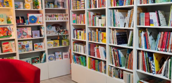 Terni, via Tre Venezie: la libreria si trasforma in laboratorio per parlare delle api
