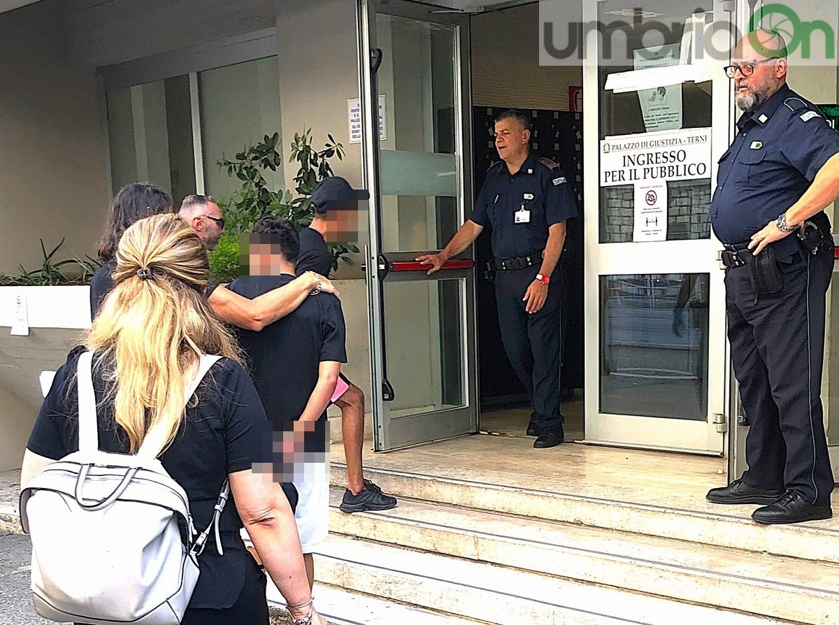 Terni: blitz della Mobile in viale Rossini. Tre arresti, sequestrati cocaina e hashish