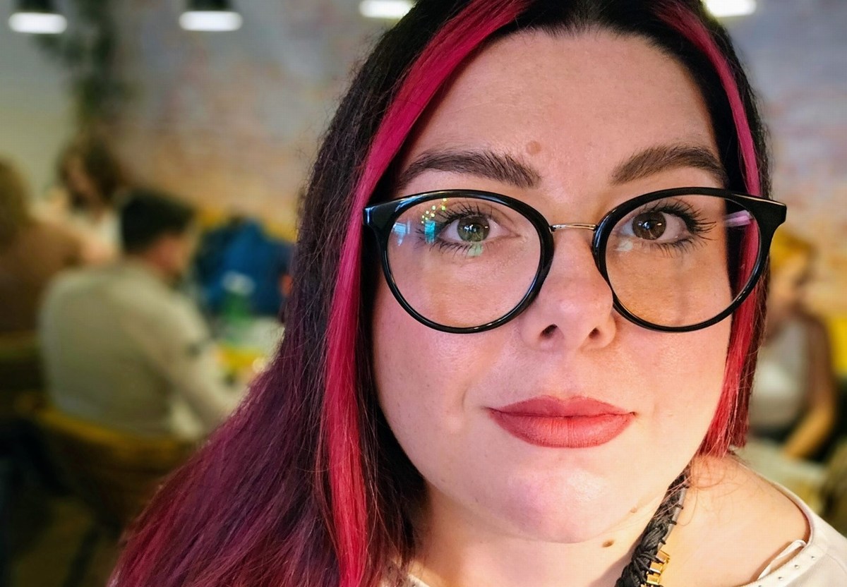 Blogger 36enne muore in casa dopo il ricovero Parte l’indagine