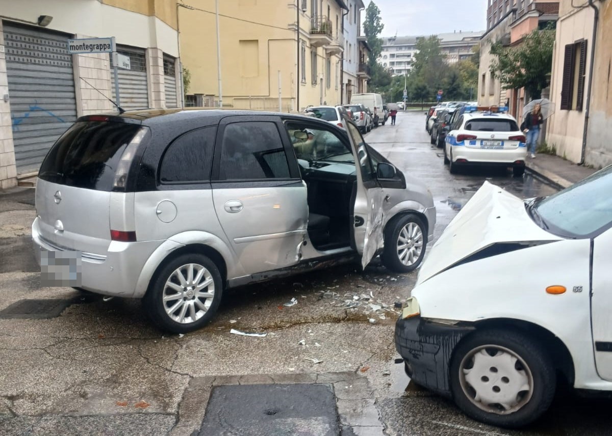 Terni: a quattro giorni dal tragico schianto, altro incidente nello stesso punto di via Montegrappa