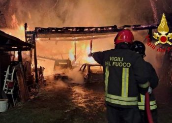Fiamme in un’azienda agricola di Bevagna