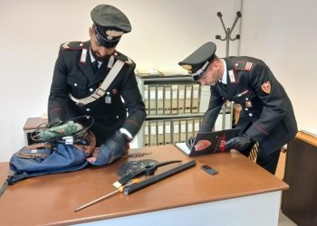 Castel dell’Aquila: ‘vede’ i ladri in casa dal telefonino e i carabinieri ne arrestano uno