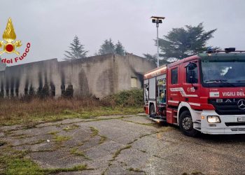 Incendio all’ex discoteca ‘Red Zone’: scatta l’intervento