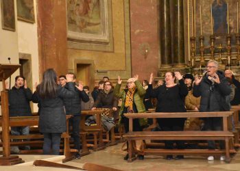 Terni, la messa della notte di Natale in duomo: «Mentalità limitate non aiutano la pace»