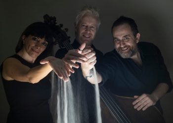Alla Cascata c’è Tamasheq: la musica si unisce all’arte della sabbia