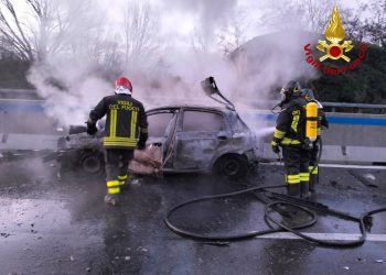 Perugia-Bettolle, incidente con auto in fiamme: un ferito grave