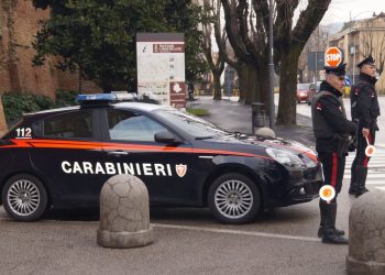 Minaccia i passanti con un coltello: arrestato a Città di Castello