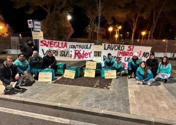 Terni, la protesta dei rider: «Basta lavoro irregolare. Le istituzioni agiscano»
