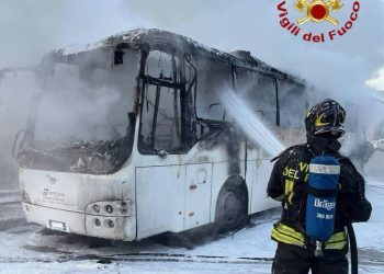 Perugia: autobus con venti studenti a bordo prende fuoco. Tutti in salvo