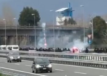 Caos e scontri all’autogrill Versilia tra tifosi del Perugia e della Lucchese