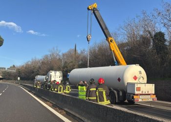 Rato Orte-Terni: cisterna Gpl da 40 mila litri si stacca da motrice. Giornata di ‘passione’ per il traffico
