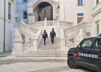 Lavora nella casa di un’anziana e ruba gioielli per 20 mila euro: denunciato