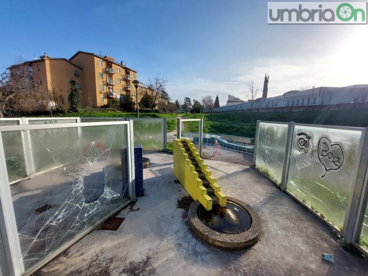 I danneggiamenti al parco sensoriale