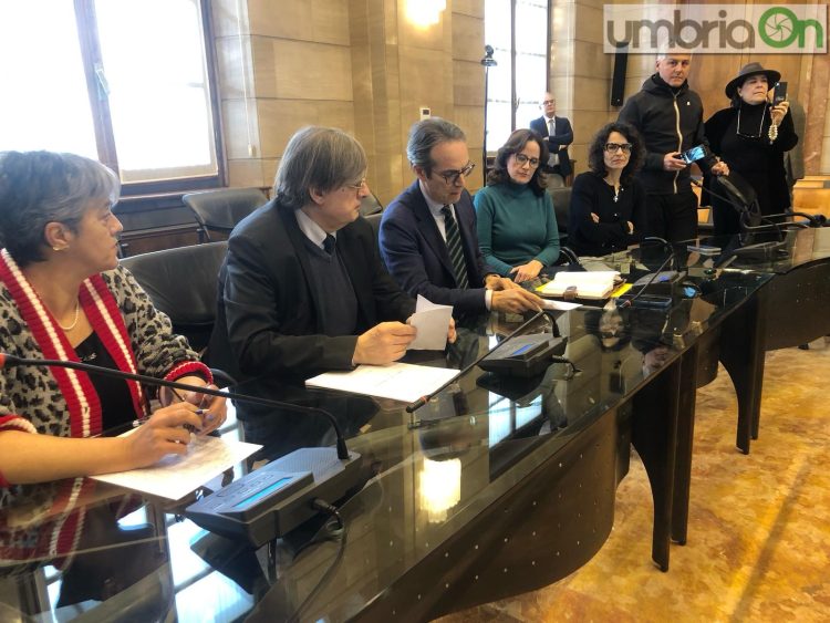 Al centro Paolo Ricciarelli