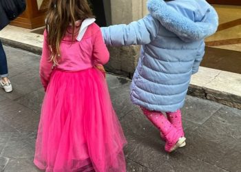 Niente maschere a scuola per ‘martedì grasso’: genitori «perplessi e dispiaciuti»