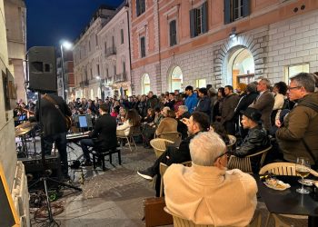 Terni: la Low Budget Orchestra fa il pienone da Pazzaglia – Foto