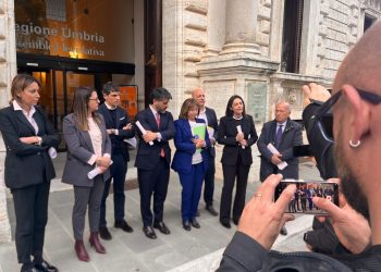 Sanità: «Liste d’attesa scese del 29%». La replica: «Visite lontano e dopo mesi. Tanti rinunciano»