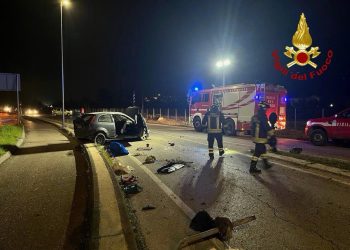 Foligno: incidente alla Paciana. Auto si ribalta, persona sbalzata fuori. Due feriti