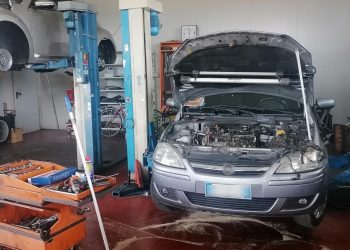 Officina meccanica ‘abusiva’ sequestrata dalla Guardia di Finanza a Bettona