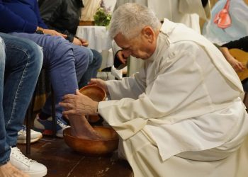 Pasqua: nel carcere di Terni lavanda dei piedi del vescovo Soddu a dodici detenuti