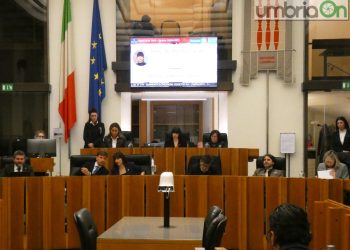 L’aumento delle tasse in Umbria è legge. Proietti: «Collaboriamo sul piano sociosanitario». Tesei: «Manovra devastante»