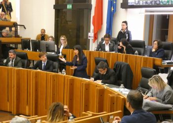 L’aumento delle tasse in Umbria è legge. Proietti: «Collaboriamo sul piano sociosanitario». Tesei: «Manovra devastante»