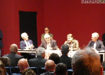 Ranucci (Report) a Bandecchi: «Non ho sorelle. Ma ho un fratello nella Guardia di Finanza»