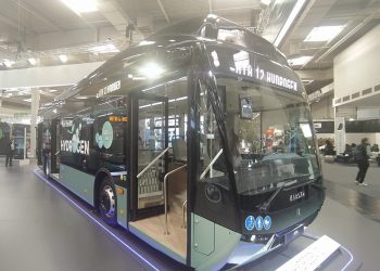 Terni, il Comune acquista due autobus ad idrogeno da 12 metri: l’ok vale 1,8 milioni di euro