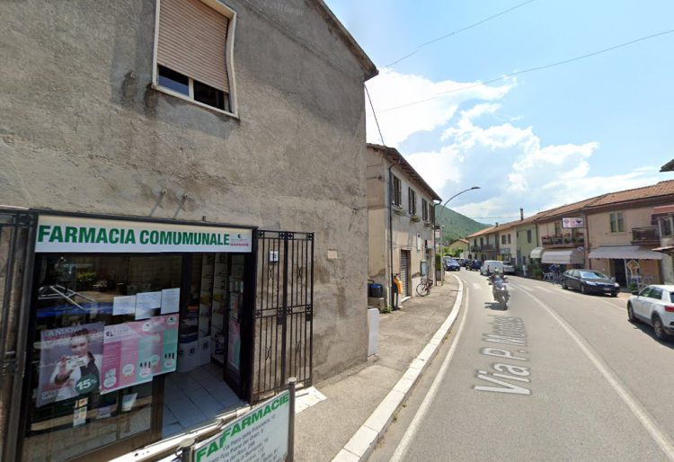 La farmacia (screen Google Earth)