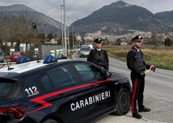 Getta viti in strada per bucare le gomme delle auto. Denunciato 65enne di Gubbio